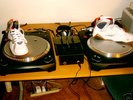 FULL DJ SET NUMARK TURNTABLES AND 45 VINYLS RECORDS