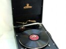 A VERY NICE VINTAGE ACADEMY PORTABLE WIND UP GRAMOPHONE