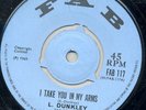 L.DUNKLEY-I TAKE YOU IN MY ARMS-SKINHEAD REGGAE-FAB-MIN