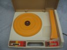 FISHER PRICE 33/ 45 RPM RECORD PLAYER IN CARRYING CASE