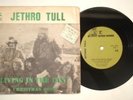 JETHRO TULL LIVING IN THE PAST  ISRAELI 45