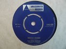 NM AMG 839 THE SOUL SISTERS WRECK A BUDDY / VERSATILES PUSH IT IN REGGAE SKA