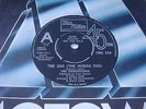 COMMODORES-The zoo/I'm looking for love