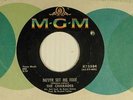 THE CHARADES soul 45 NEVER SET ME FREE / I DON'T WANT TO   MGM  G+