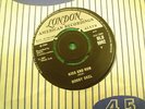 UK LONDON-BOBBY SKEL-KISS AND RUN-NR MINT