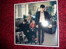 DISQUE VINYL 33tours DOGS / TOO MUCH CLASS FOR THE NEIGHBOURHOOD / SONY / 1982