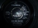 CHRIS FARLOWE/THUNDERBIRDS.BUZZ WITH THE FUZZ. 1965 COLUMBIA 45.RARE