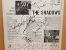 THE SHADOWS OUT OF THE SHADOWS OG MONO UK COLUMBIA LP 33SX1458 2N/2N SIGNED