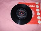 RARE SINGLE BY THE MOQUETTES, RIGHT STRING.BUT THE WRONG YO YO 1964 1st PLAYS EX