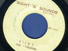 1279 CYCLONES-SILKY-SIGHT N SOUNDS-REGGAE 45 7