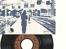 GERARD MANSET-VINYLES 45 T. IL VOYAGE EN SOLITAIRES+UN HOMME ETRANGE.EN TRES BON