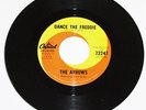 Surf Instrumental Rocker 45 ARROWS Moon Dawg '65 close to NEAR MINT Canada Label