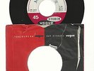 JOHNNY HALLYDAY-45 T. JUKE-BOX ESTEREO DE EPOQUE-TU PARLES TROP +NOUS LES GARS,