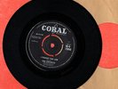THE CRICKETS -- I Fought The Law / A Sweet Love -- CORAL Q72440, 1960, UK -- VG+