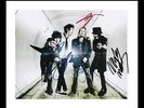 VERY RARE - MOTLEY CRUE - FULL BAND - ORIGINAL HAND SIGNED AUTOGRAPHS