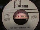 GIRL GROUP HONEY BEES FONTANA 1939 SHE DON'T DESERVE YOU/ONE WONDERFUL NIGHT