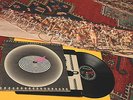 QUEEN LP JAZZ ORIG UK 1978 JAZZ RILIEVO LAMINATED INNER AND GIANT POSTER