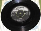 THE ATMOSPHERES Kabalo / The Fickle Chicken Orig UK LONDON 1959