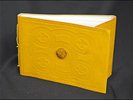 ALBUM PORTAFOTO CUOIO GIALLO CHIUSURA ELASTICA VELINA SEPARA FOTO IDEA REGALO