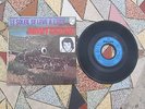 45 T JOHNNY HALLYDAY -LE SOLEIL SE LEVE A L EST -