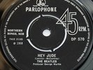 BEATLES EXPORT UK Parlophone 45 - Hey Jude / Revolution DP 570 - w/ Picture Slv