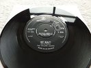 The Falling Leaves - She loves to be loved // UK Parlophone 7