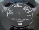 THE BEATLES I WANT TO HOLD YOUR HAND SOLID CENTRE SINGLE