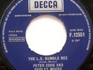 PETER COOK & DUDLEY MOORE -THE L.S.BUMBLE BEE / THE BEE SIDE - DECCA F.12551 EX