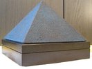 PINK FLOYD The Dark Side Of The Moon Sandstone Pyramide limited Edition