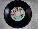 LLOYD YOUNG - STAND ON YOUR OWN/ YOUR OWN/ ORIG. 1975 ROBIN REGGAE 45