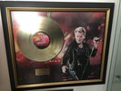 Johnny Hallyday Offre 2 Disque D’or Allumer Le Feu  Et De Làmour