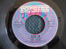 THE WEBS (RARE NORTHERN SOUL)    GIVE IN / IT'S SO HARD TO BREAK A HABIT POPSIDE