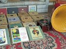 Over 600 78 rpm gramophone records with storage cabinet and gramophone with horn
