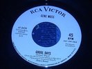 HALLOWEEN 45. GENE MOSS.  I WANT TO BITE YOUR HAND  /  GOUL DAY  NM-. RCA-8438.