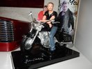 JOHNNY HALLYDAY   Statue sur MOTO
