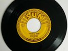 ELVIS PRESLEY 45 / Sun 209 / That's All Right / Blue Moon of Kentucky PUSH MARKS