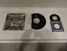 NM- BEAUTIFUL  Thin Lizzy Jailbreak LP  1ST PRESS  & BOYS BACK TOWN 45