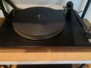 MoFi Ultradeck Turntable with MasterTracker Cartridge - 5 months old