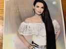 ESTATE LP VINYL RECORD: Autographed THE BEST OF CRYSTAL GAYLE -  A Good Sign