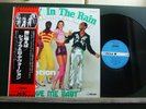 SHEILA SINGING IN THE RAIN MADE IN JAPAN + OBI & insert état du neuf