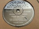 VERY RARE THE COMMODORES RIDING ON A TRAIN & URANIUM LONDON HLD.8209