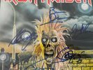 SIGNED IRON MAIDEN DEBUT ALBUM SIGNED SLEEVE BY ALL BAND STUNNING