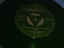 DAVE BARRY ROCK N ROLL OUT OF THIS WORLD WITH FLYING SAUCERS LONDON 45HLU8324 EX