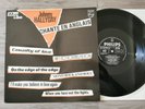 LP JOHNNY HALLYDAY CHANTE EN ANGLAIS 818.181-1 RARE 1ère POCHETTE TITRES 1983