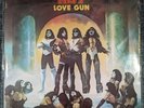 Kiss love Gun Pye
