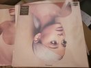 Ariana Grande ‎- Sweetener Exclusive Limited Edition Peach Opaque 2x Vinyl LP