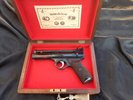 VINTAGE WEBLEY & SCOTT AIR PISTOL, ABOUT 1965, IN ANTIQUE PRESENTATION CASE.