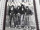 RAMONES - S/T. ORIGINAL 1976 USA SIRE PRESSING  With printed inner. GREAT ITEM.