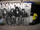 RAMONES-Ramones-OR.SR-6020 SRC MASTERED NM-/NM LP/LYRICS PHOTO INNER