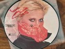 OLIVIA NEWTON-JOHN *SIGNED* 